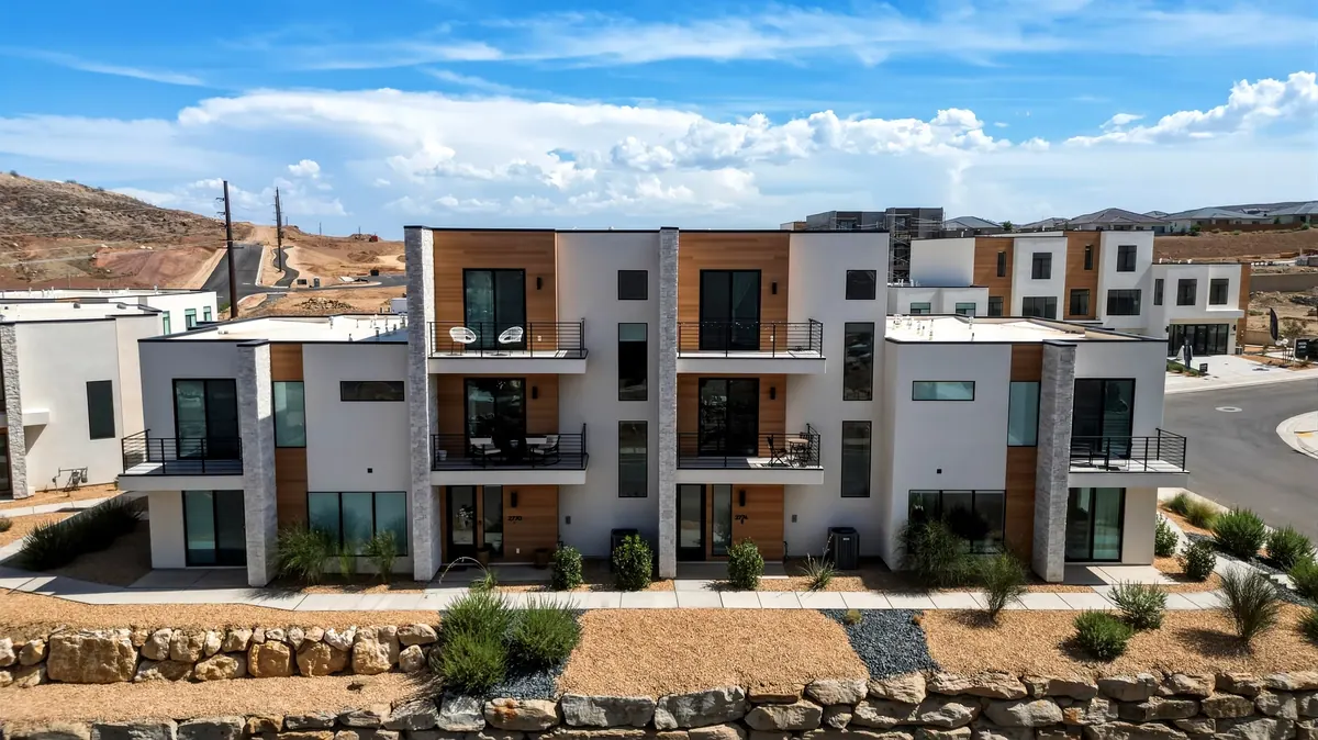 Valencia At Divario — development street view
