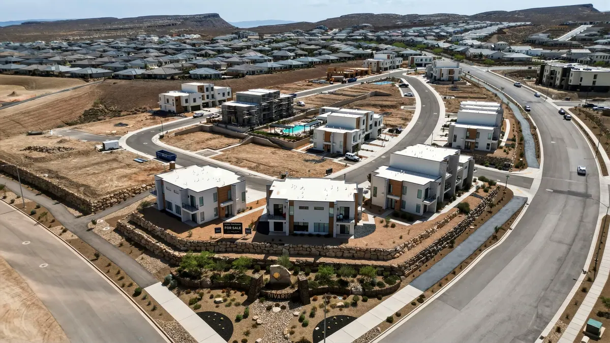 Valencia At Divario — aerial neighborhood context